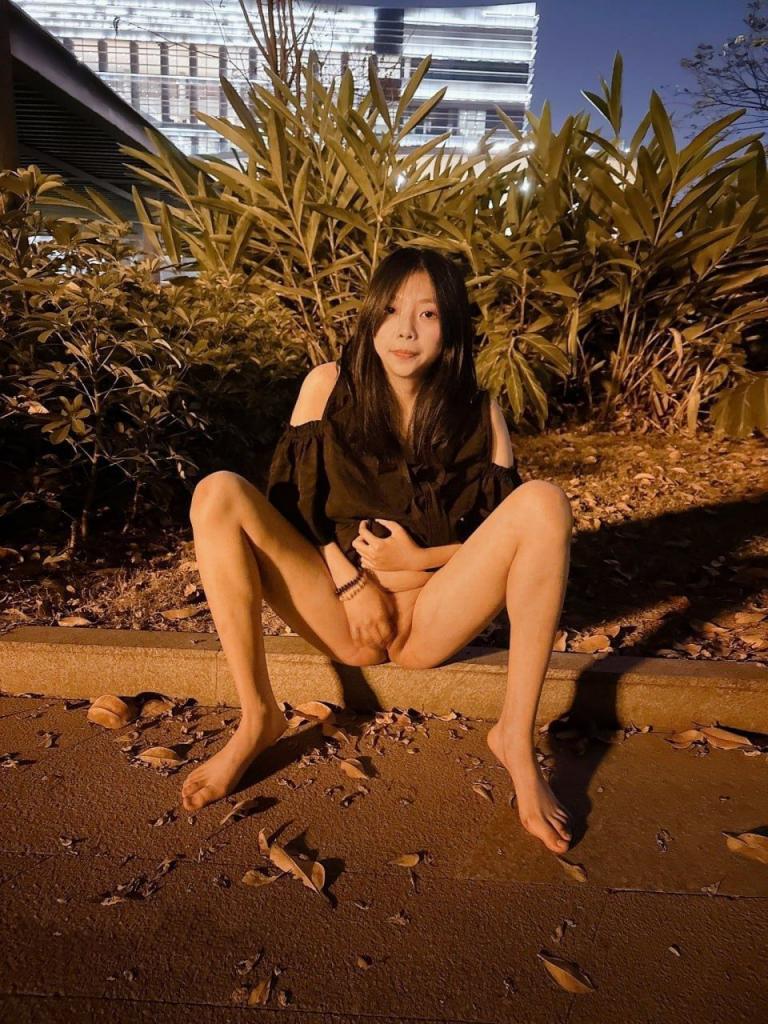 反差妹 - 高潮脸和M腿 [100P]