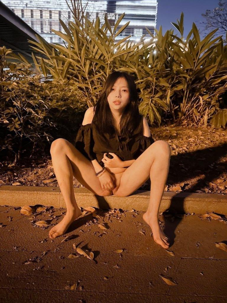 反差妹 - 高潮脸和M腿 [100P]