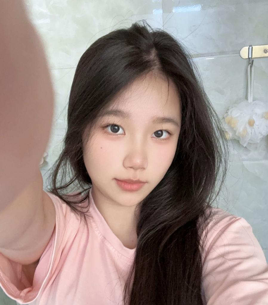 反差妹 - 高潮脸和M腿 [100P]