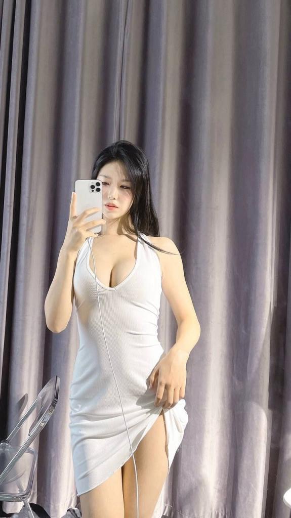 美女努力遮挡半球[20P]