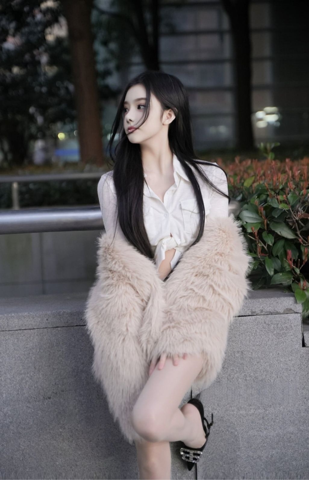 秀人模特龙雪儿--小短裤室内户外大胆露出私拍