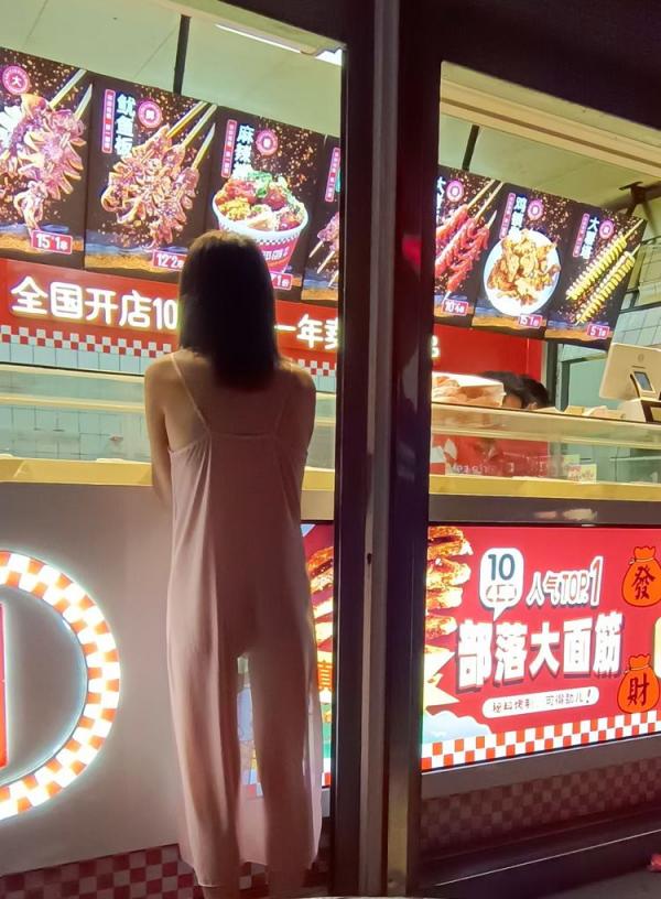 爱露出的女人[2025]