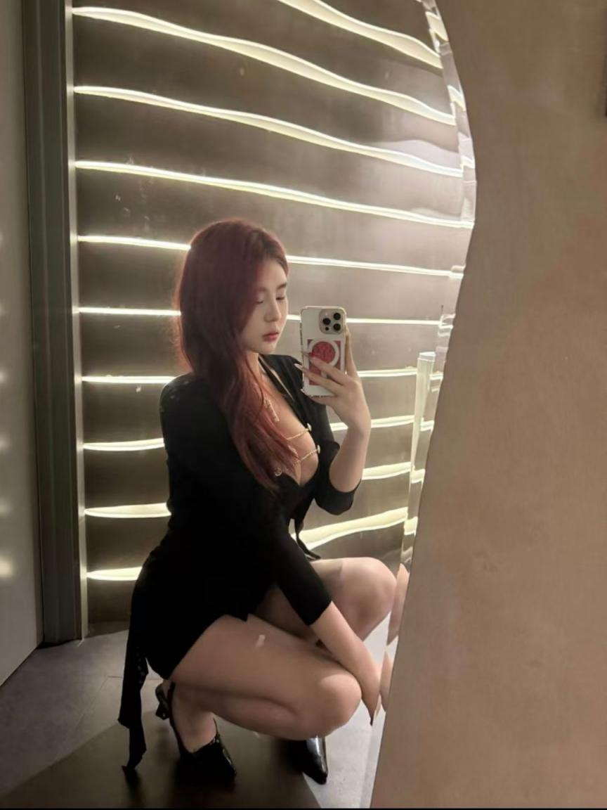 大官人精选之网红骚鸡[120P]