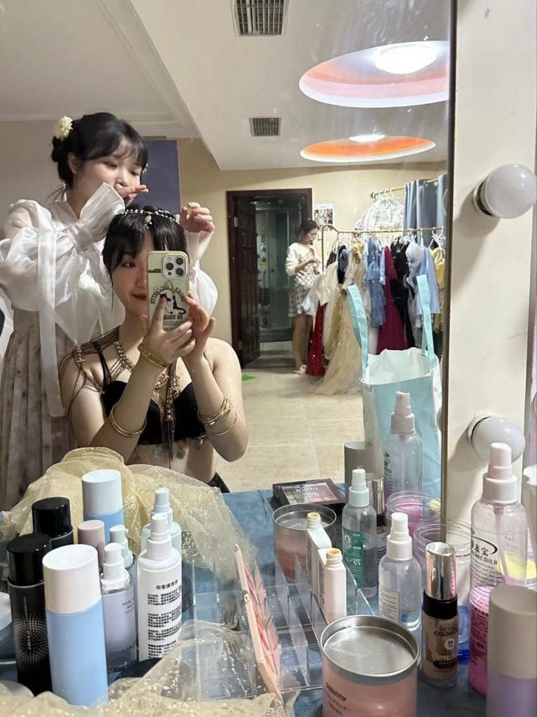 [小母狗]学生妹 - 白净嫩穴 [100P]