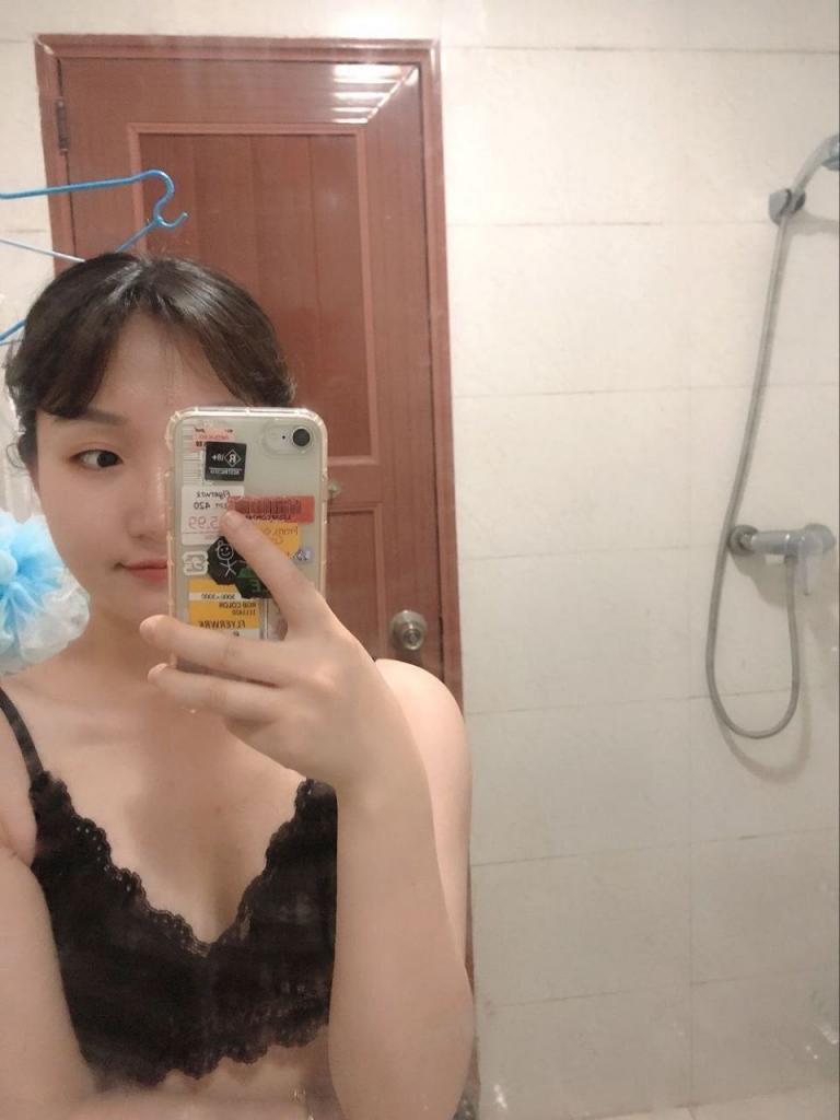 [小母狗]学生妹 - 白净嫩穴 [100P]