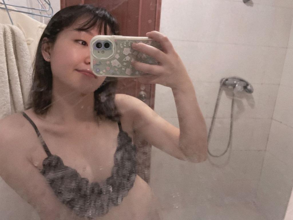 [小母狗]学生妹 - 白净嫩穴 [100P]