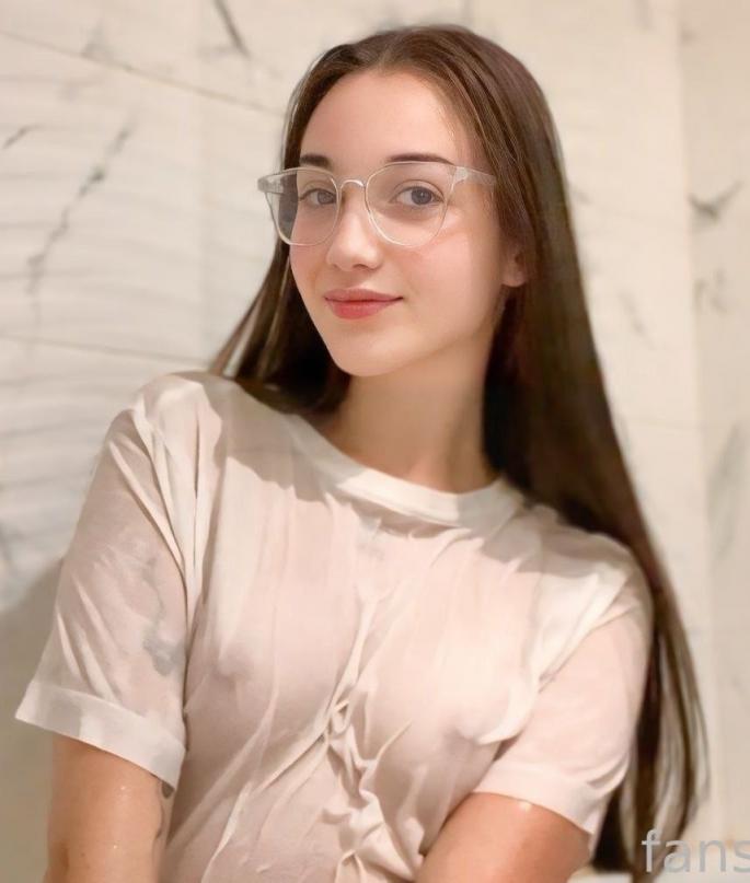 [小母狗]学生妹 - 白净嫩穴 [100P]