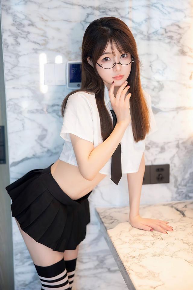 非常养眼的萌妹子婠婠么写真