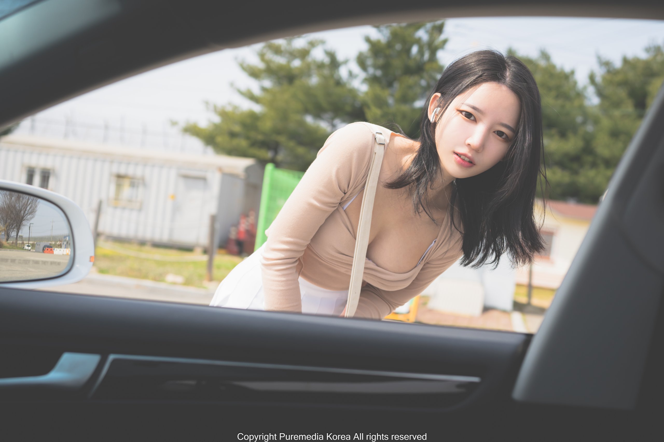 韩国女模遭拐骗强行被拉至小树林--有奶无屄[20P]