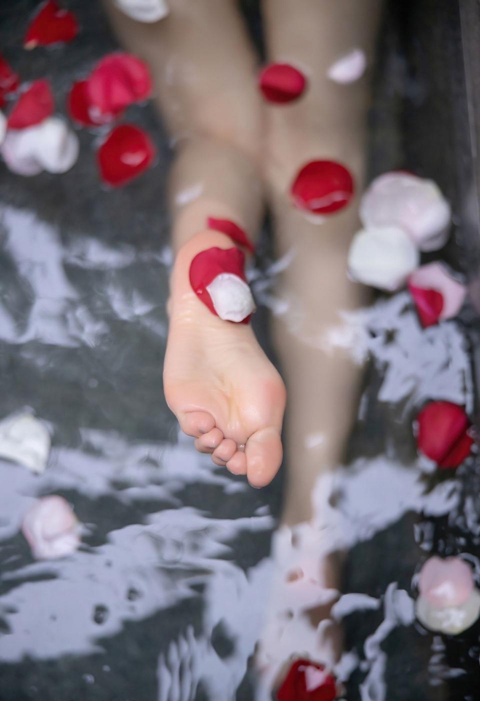 一池春水一个美人杨晨晨娇嫩肌肤柔美动人