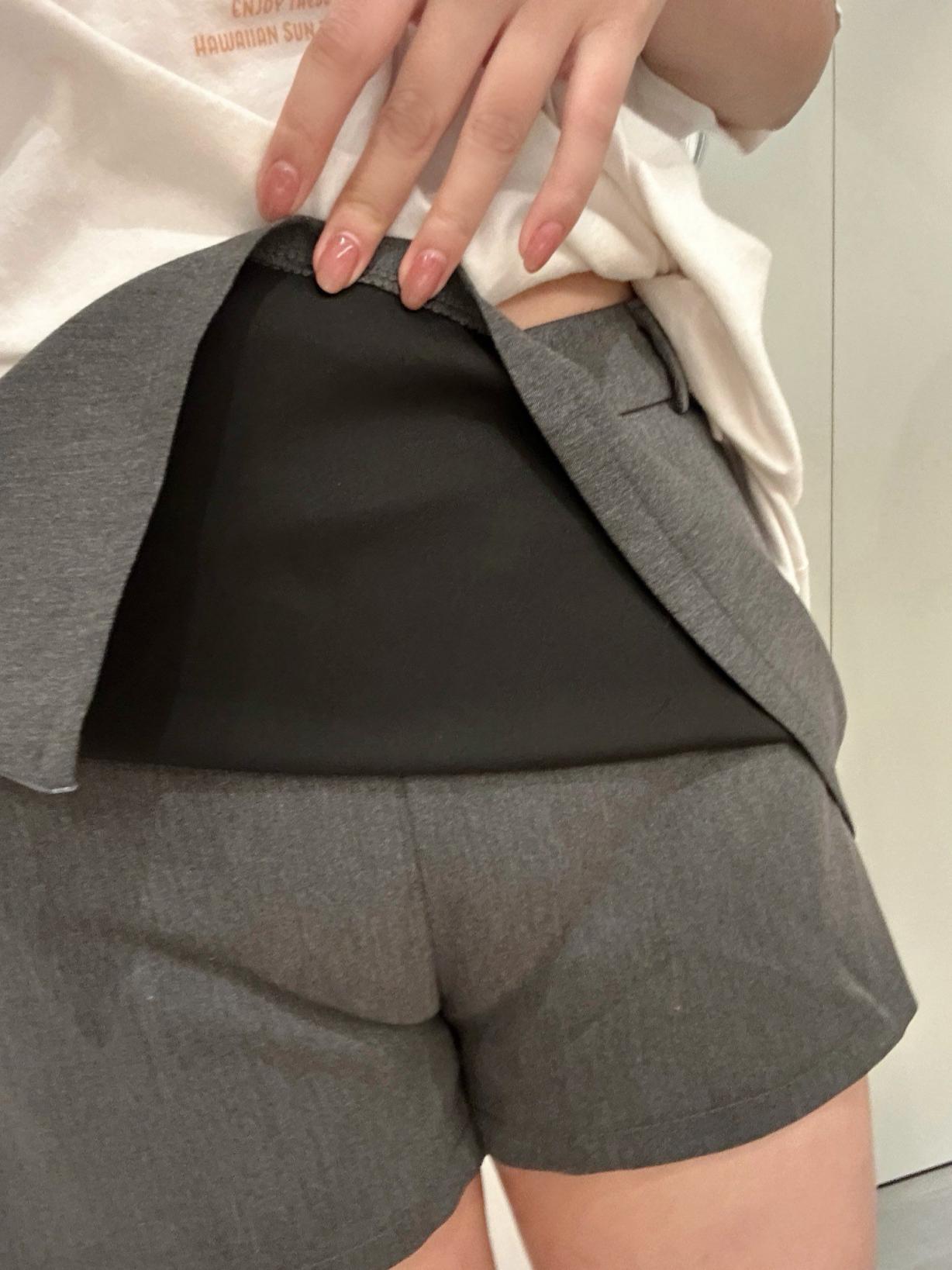 穿衣服显露的肥美鲍鱼