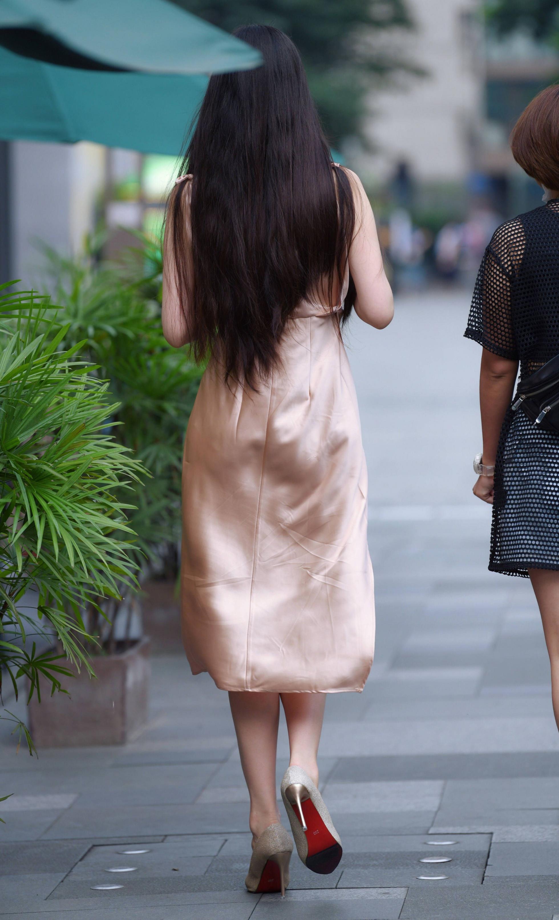 春光就是用来露的