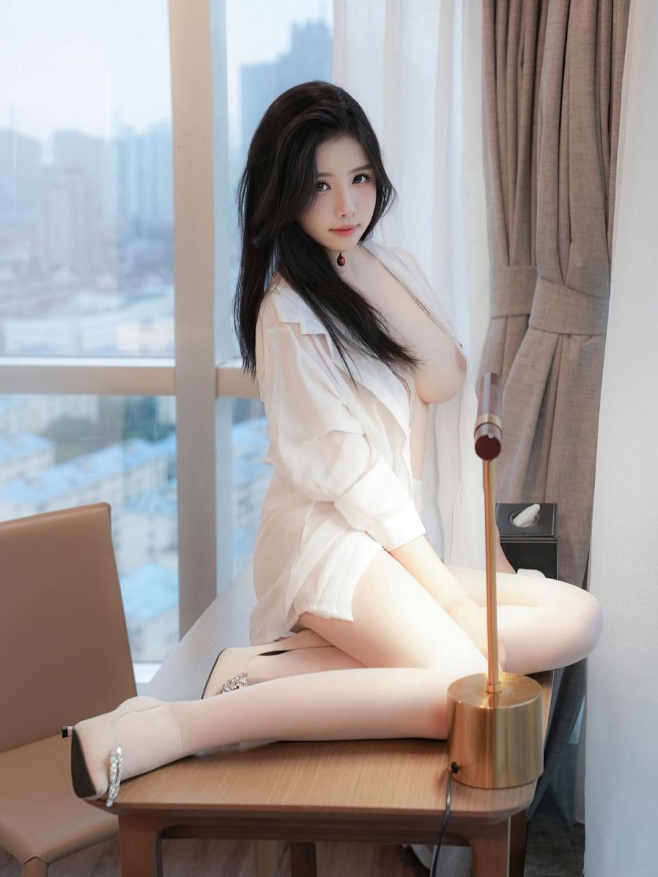 老婆已经湿哒哒，快点回家让她爽一下