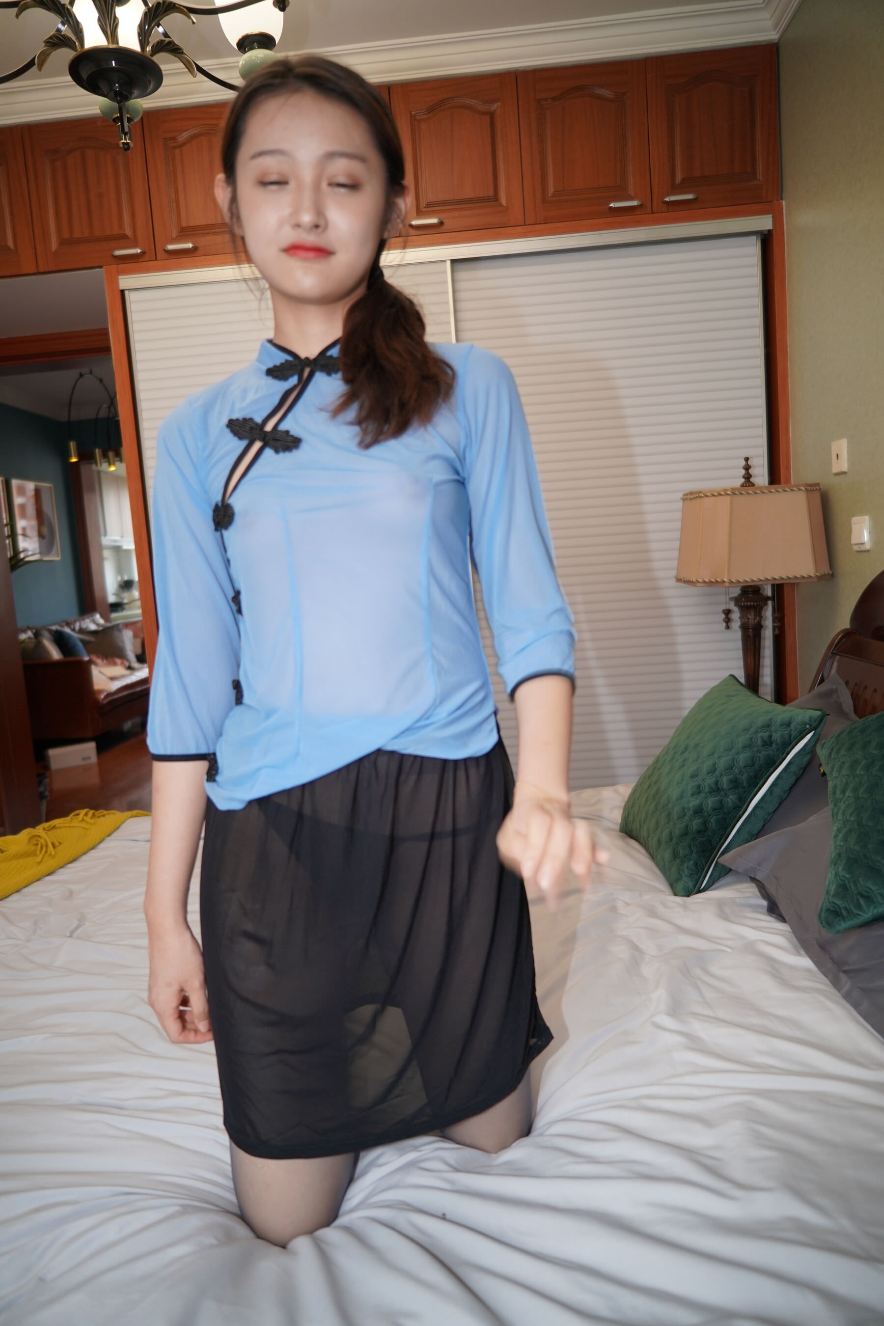 俏丽小妞极品的黑丝诱惑