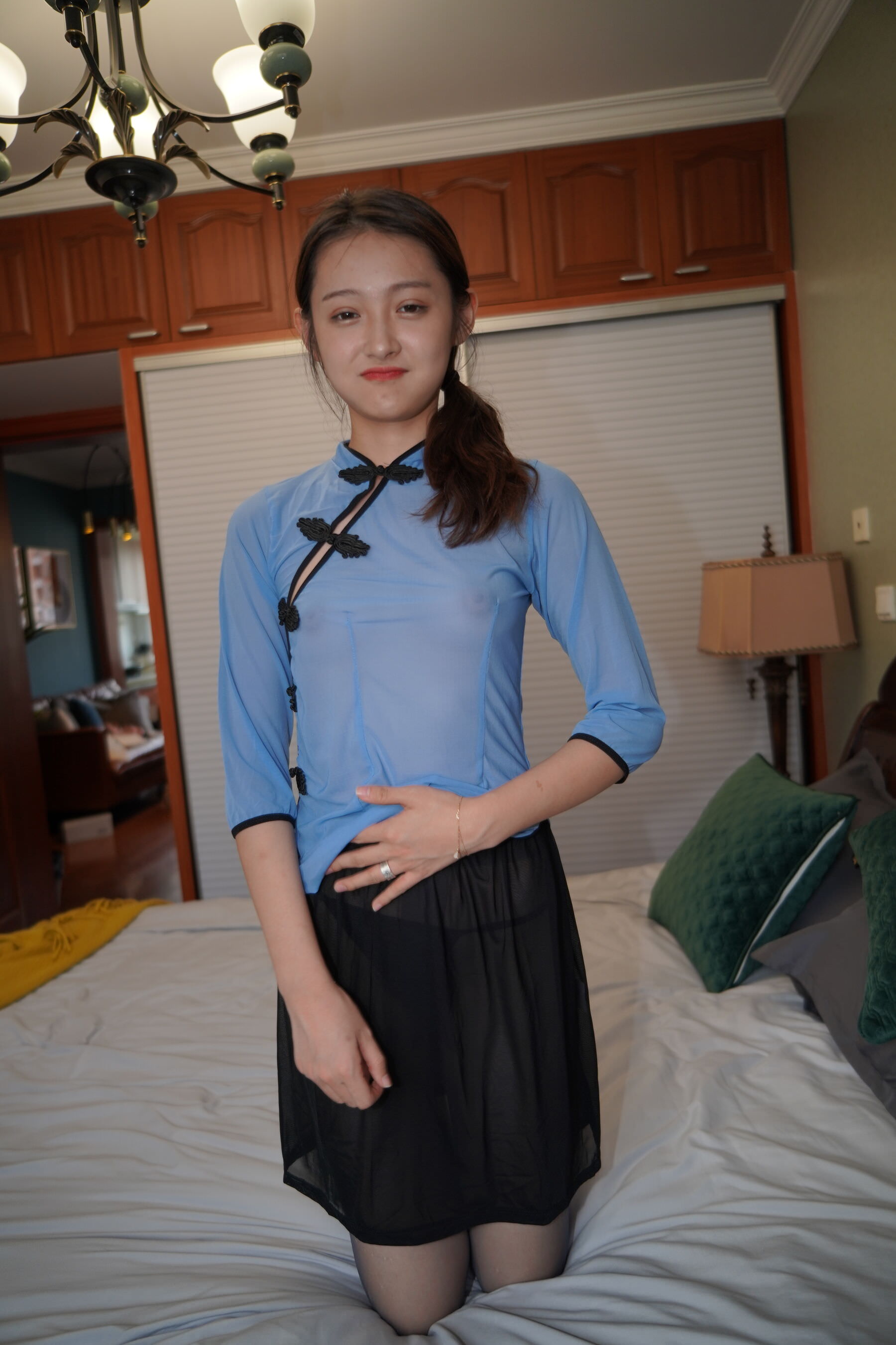 俏丽小妞极品的黑丝诱惑