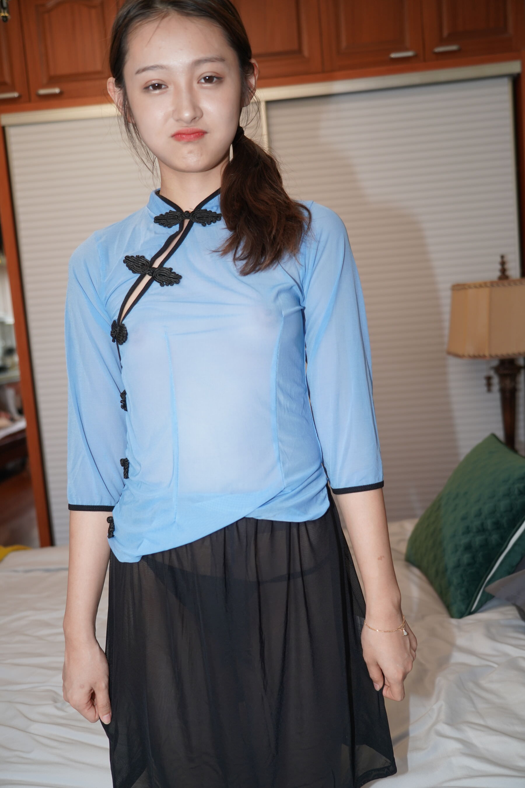 俏丽小妞极品的黑丝诱惑