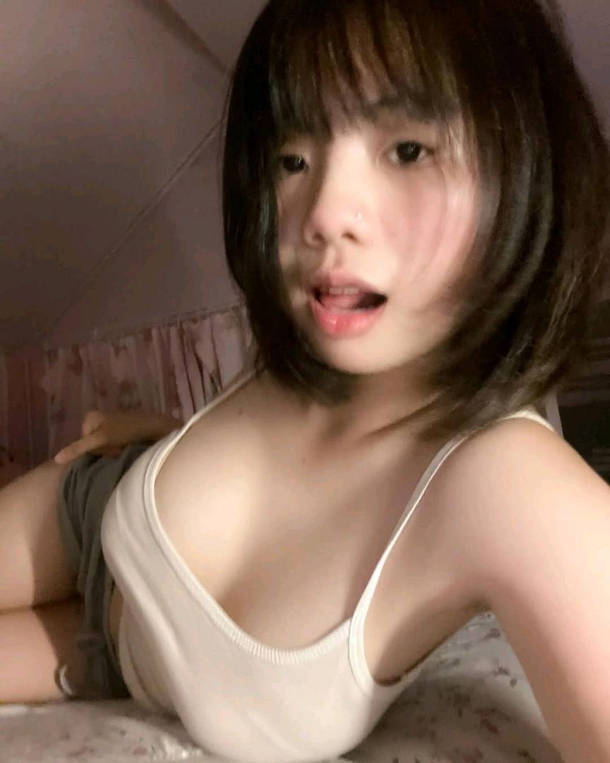 看美女流口水，看来我是真的饿了