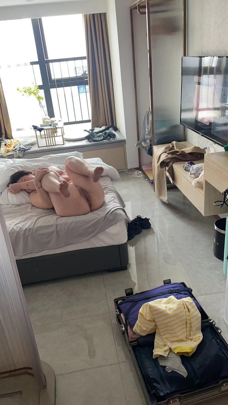 [小母狗] 深夜福利— 嫩逼