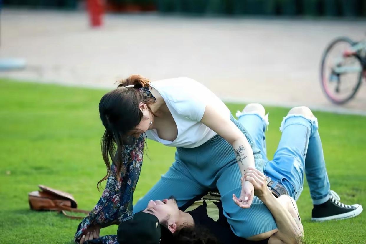 分享推上迷人的少妇