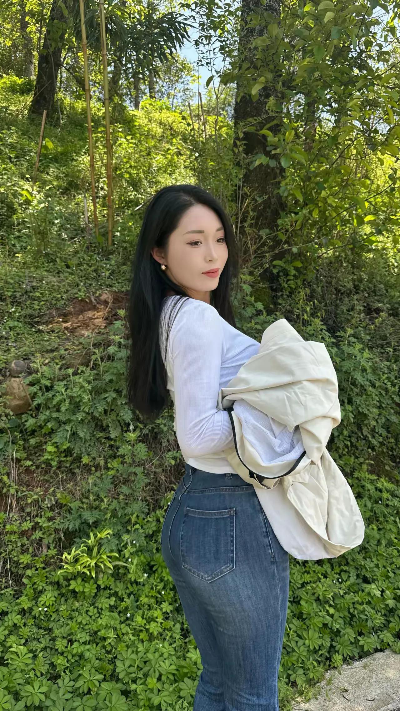 牛仔裤下的大屁股