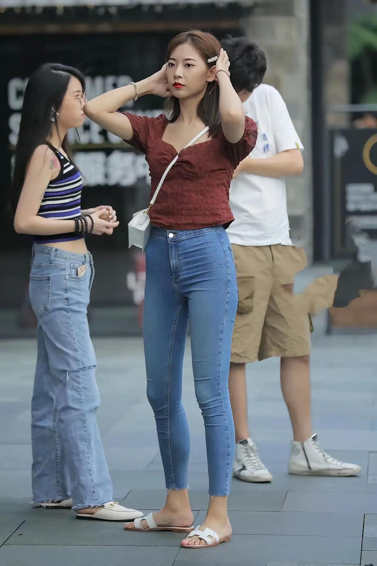 牛仔裤下的大屁股