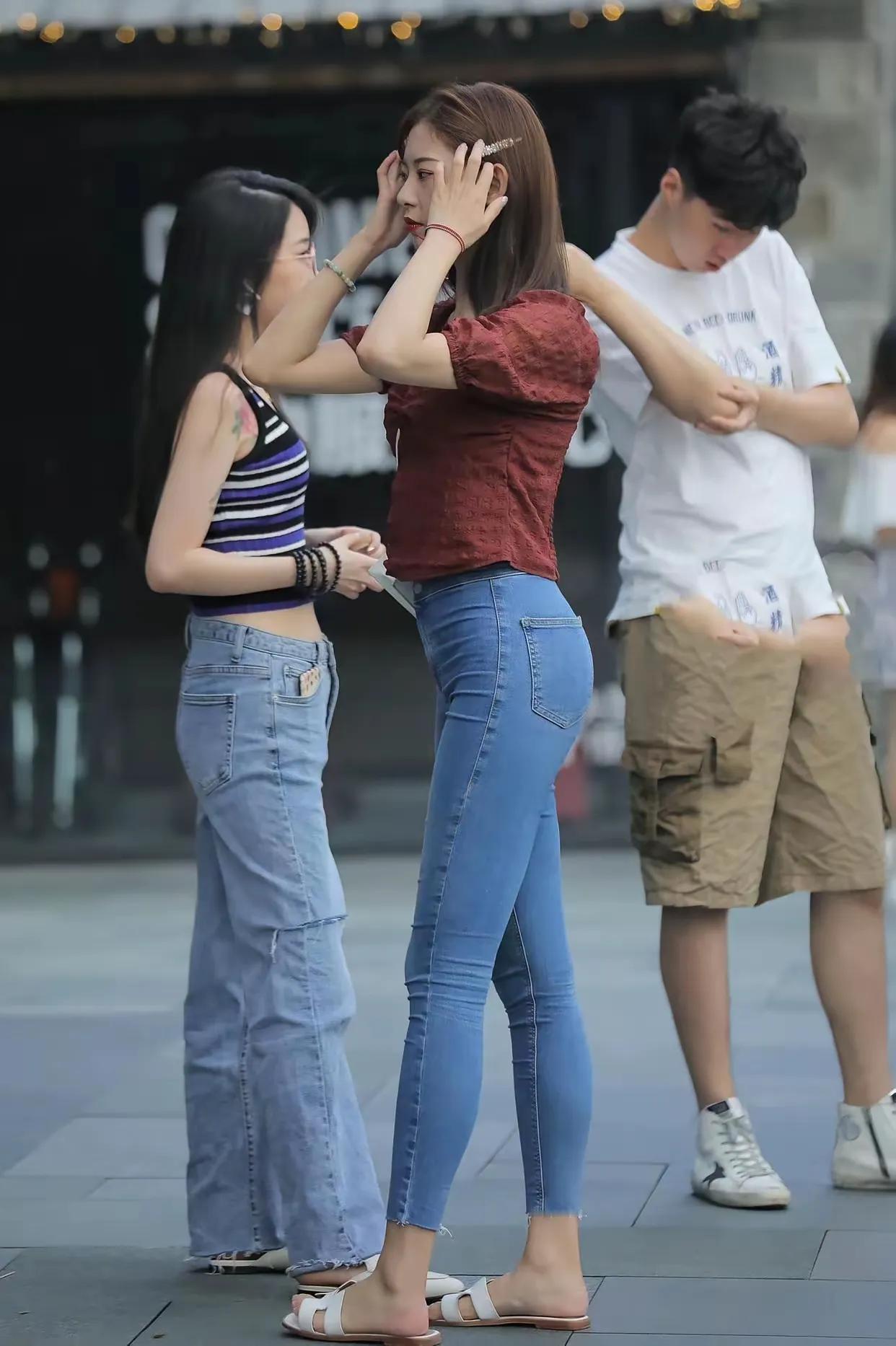 牛仔裤下的大屁股