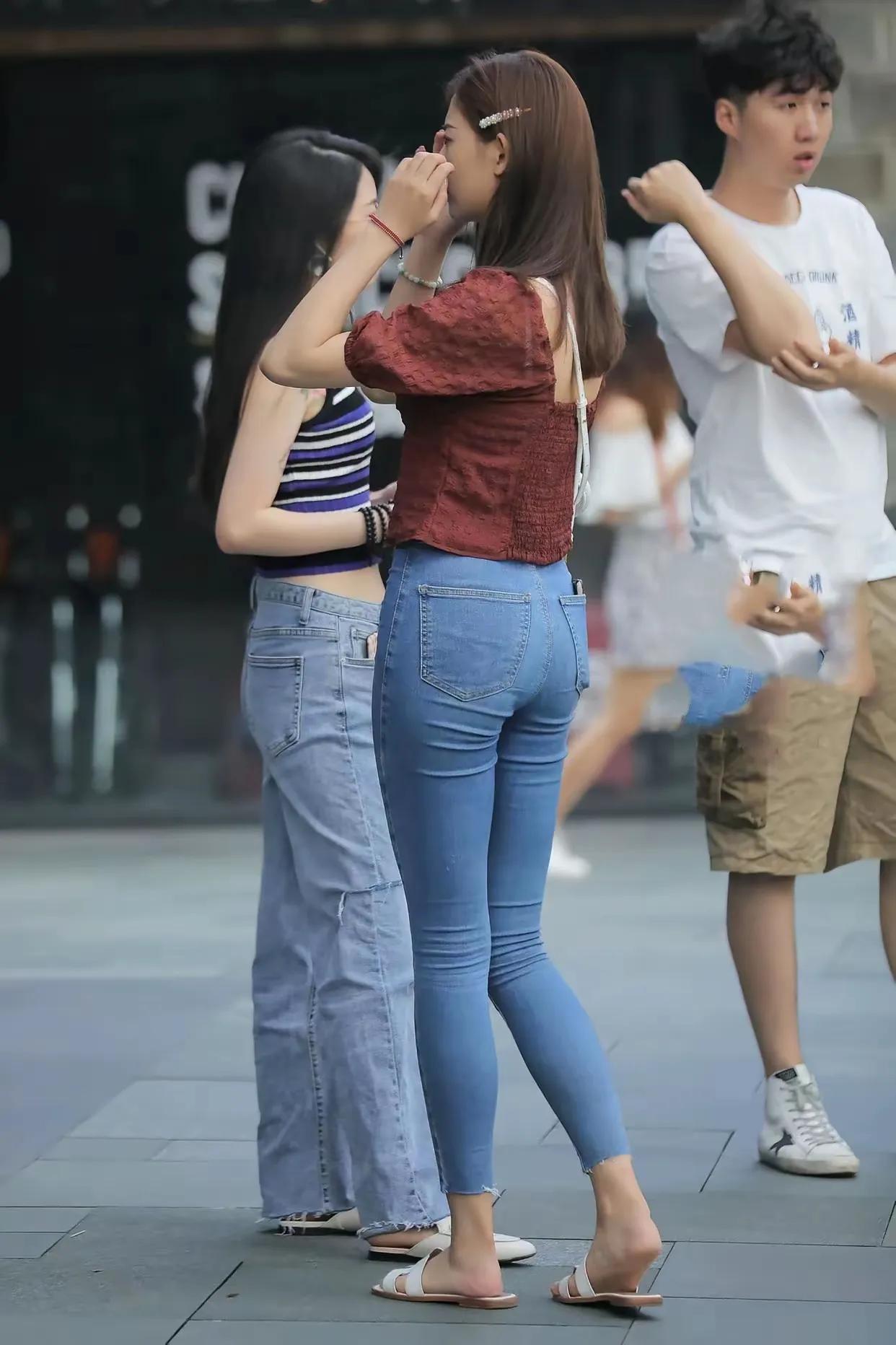 牛仔裤下的大屁股