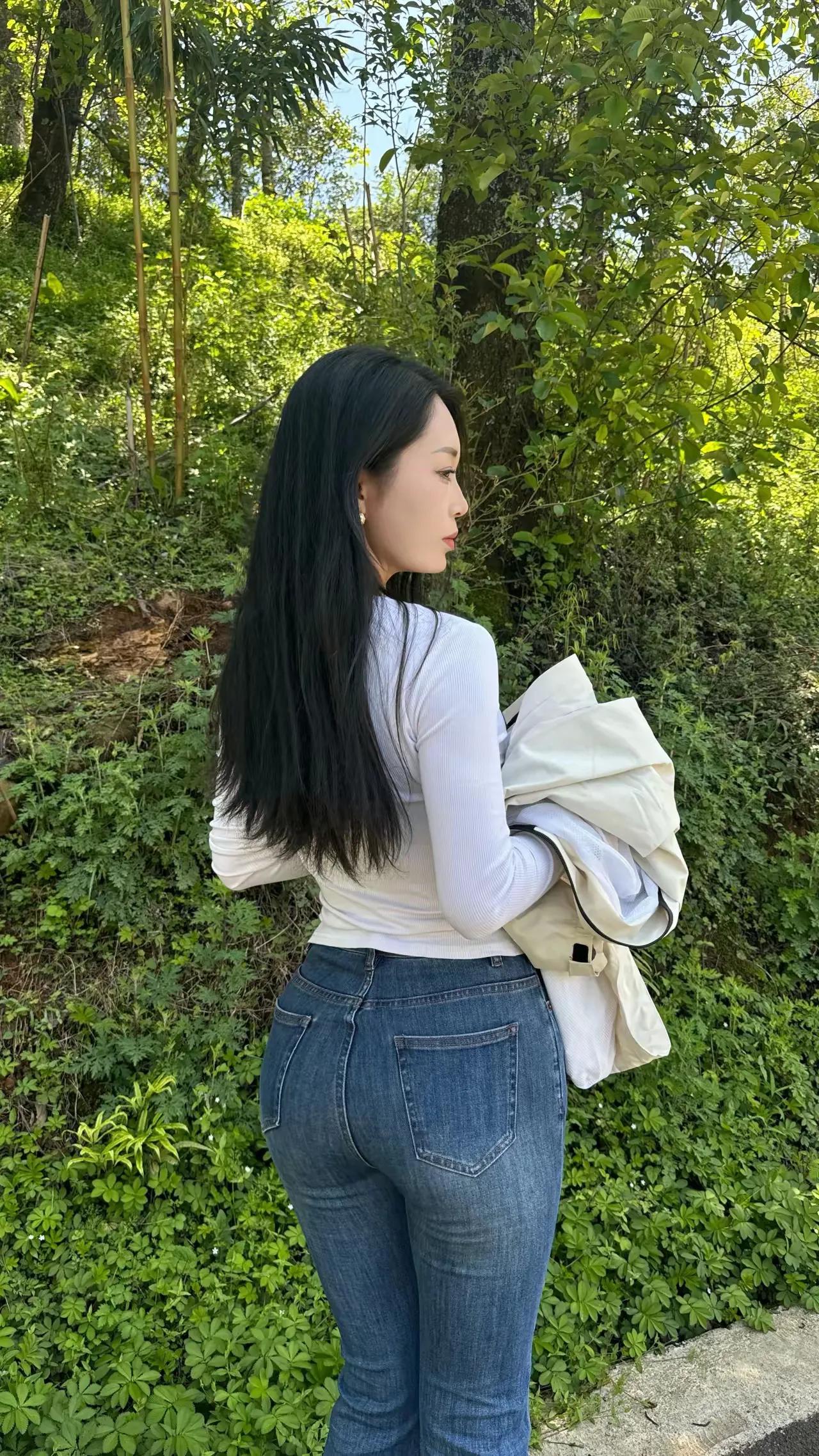 牛仔裤下的大屁股