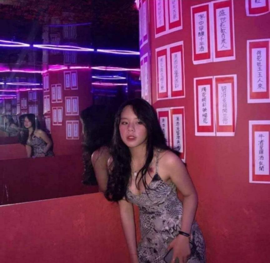 [小母狗]深夜福利 - 射满她的骚穴