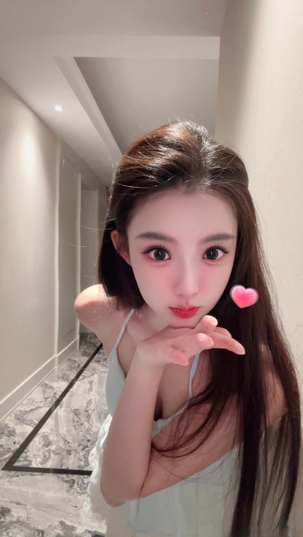 醉美是少妇的翘臀和酥胸