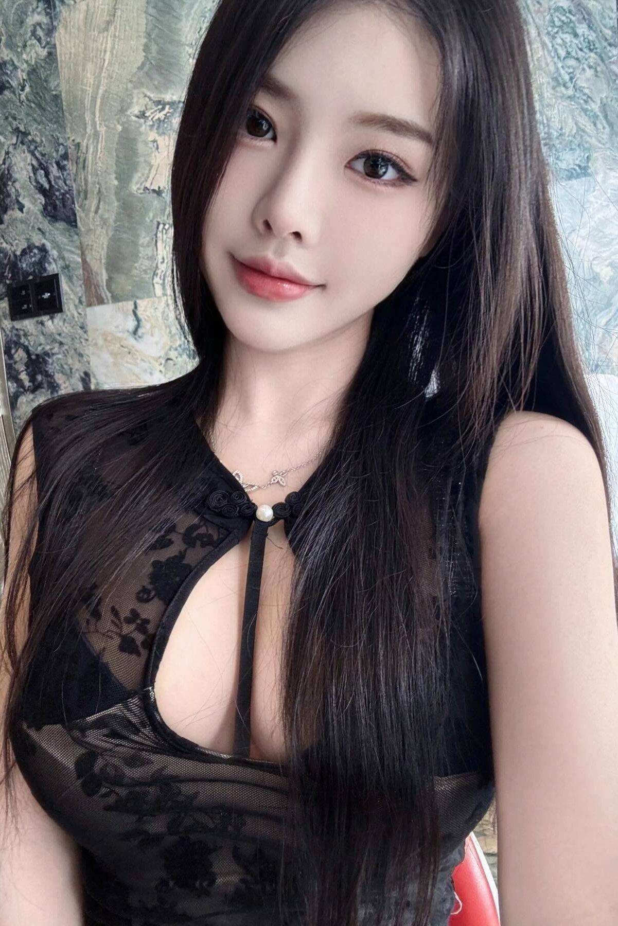 醉美是少妇的翘臀和酥胸