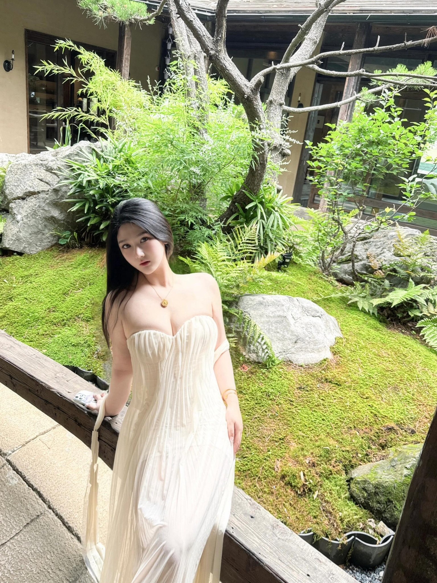 醉美是少妇的翘臀和酥胸