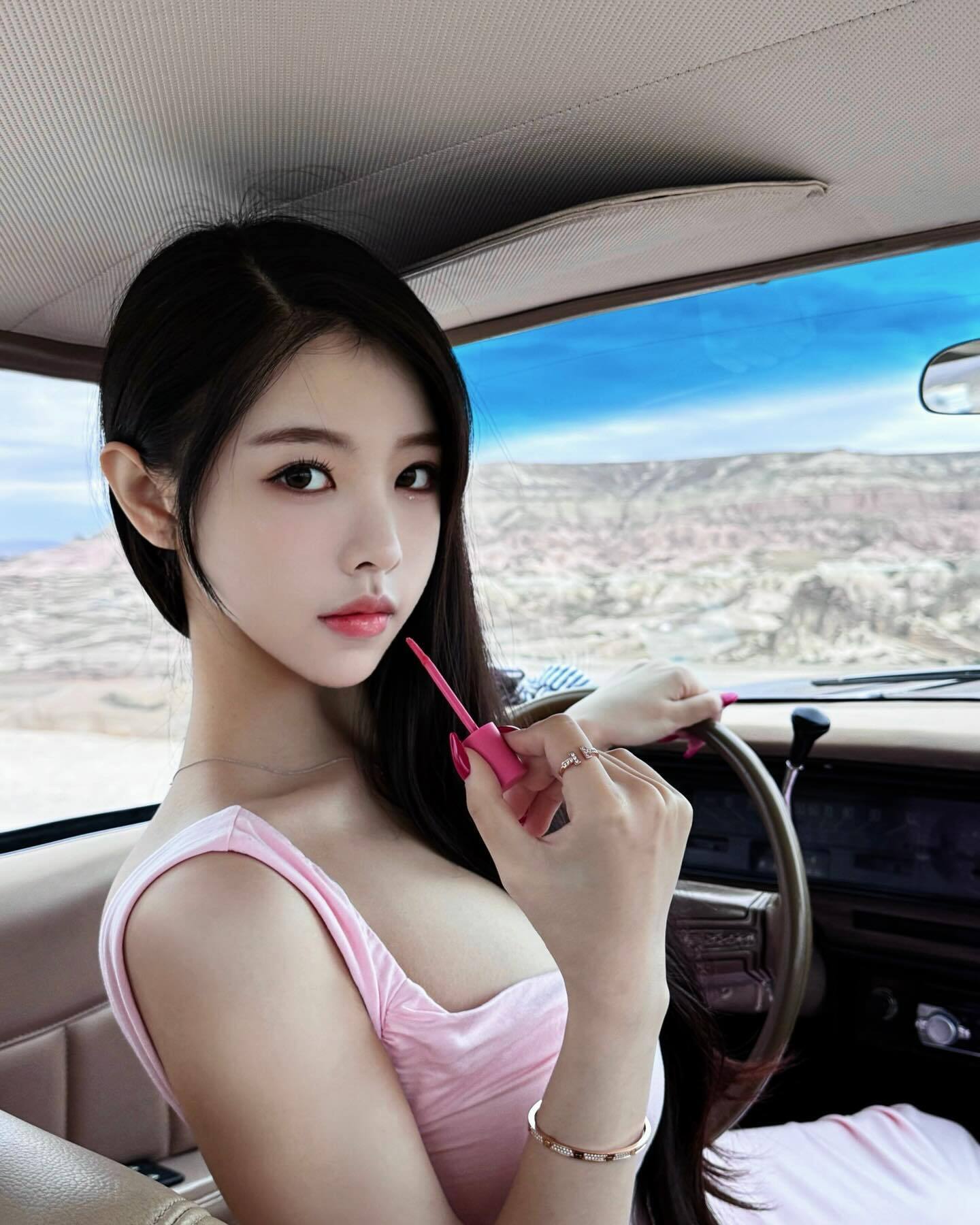 醉美是少妇的翘臀和酥胸