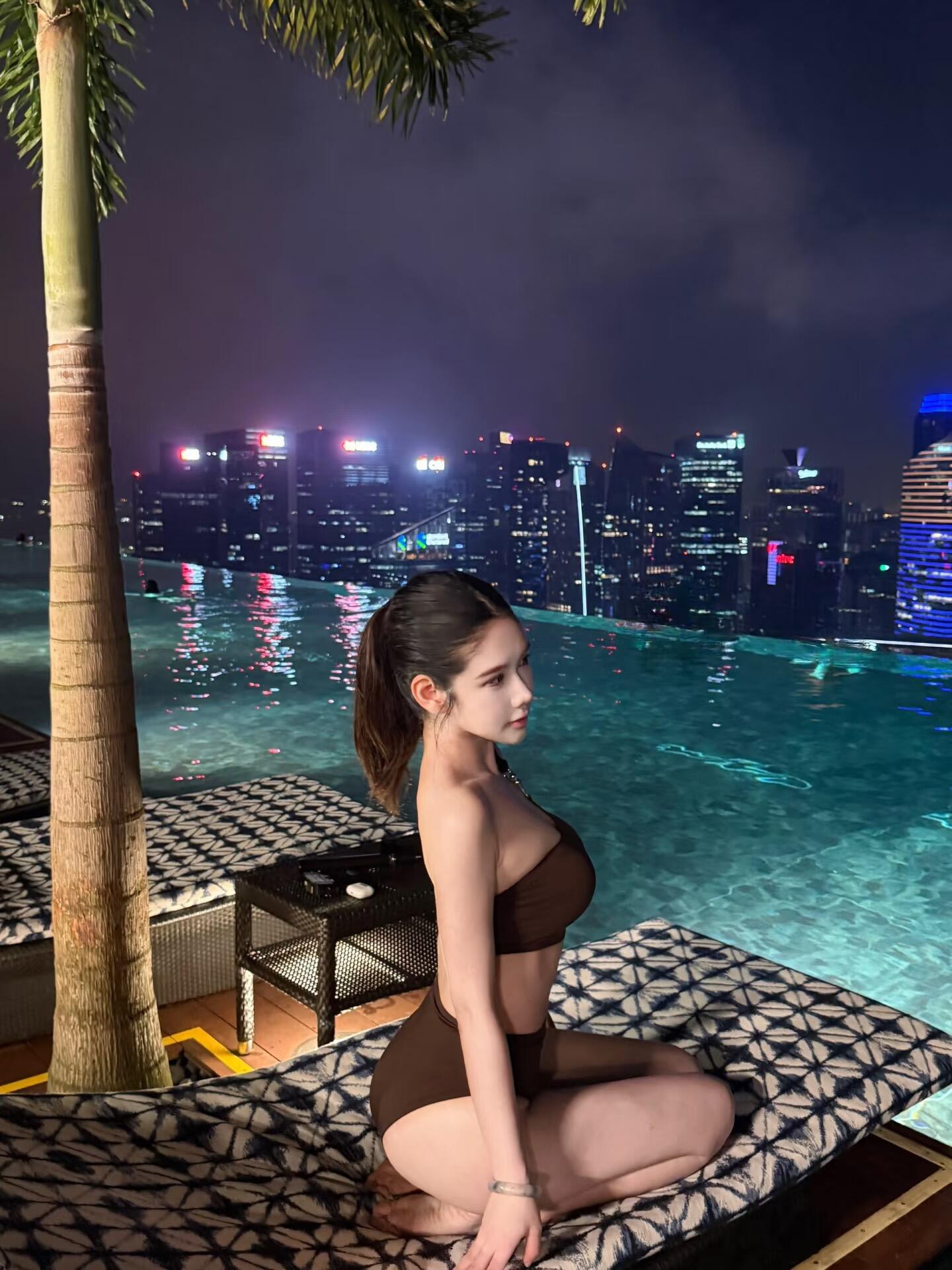 年轻就是好，前凸后又翘