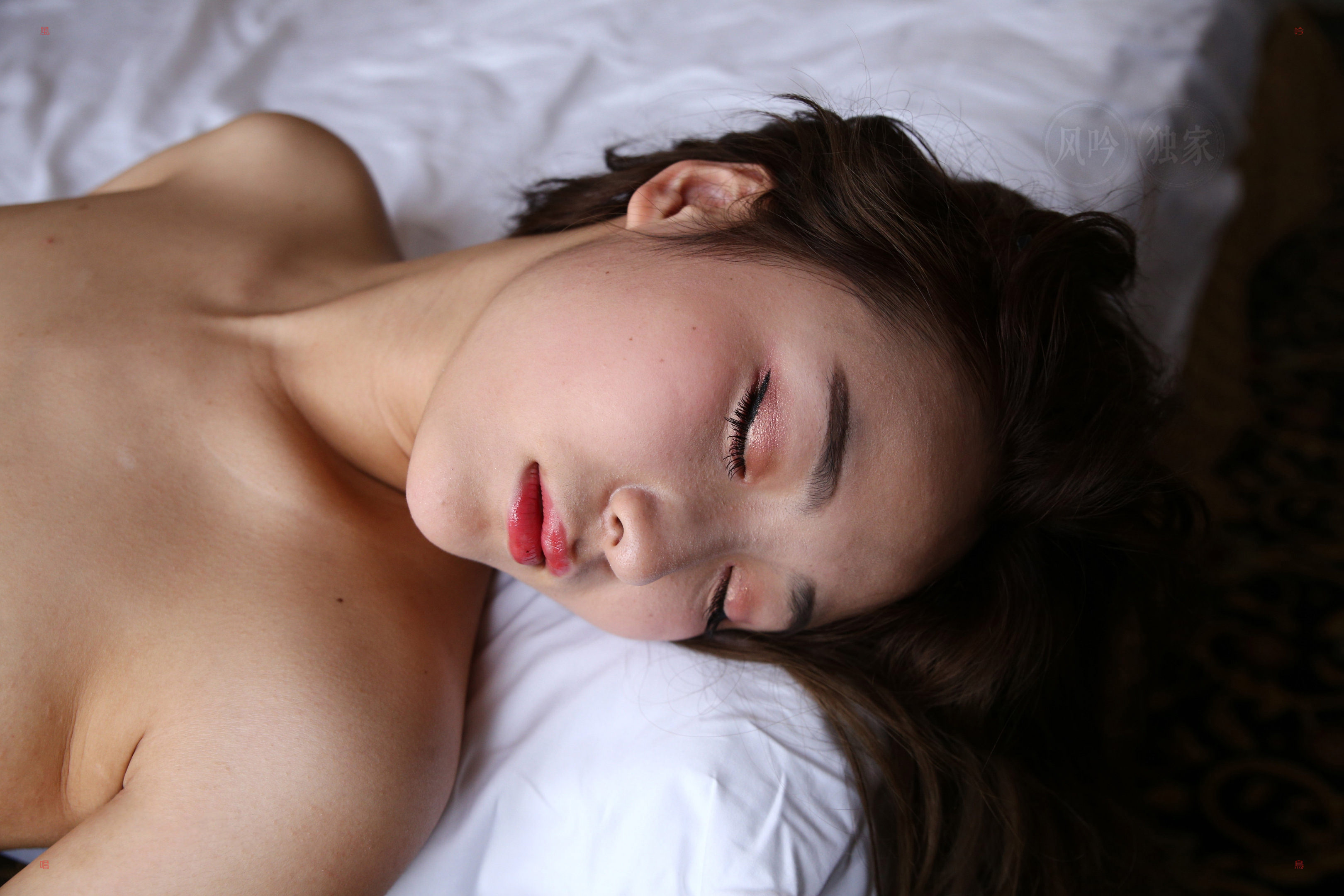 拥有粉嫩美穴的极品骚女