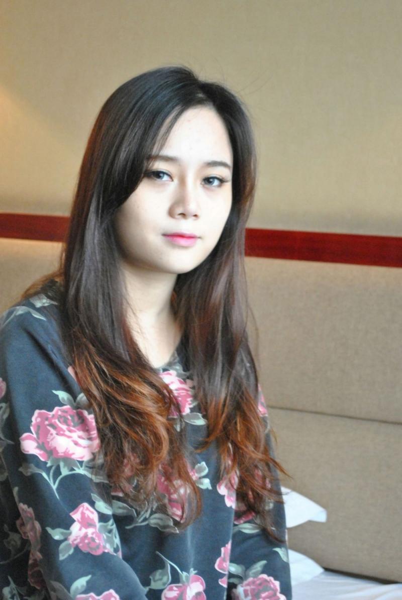 很有良家的感觉 奶子看上去很大