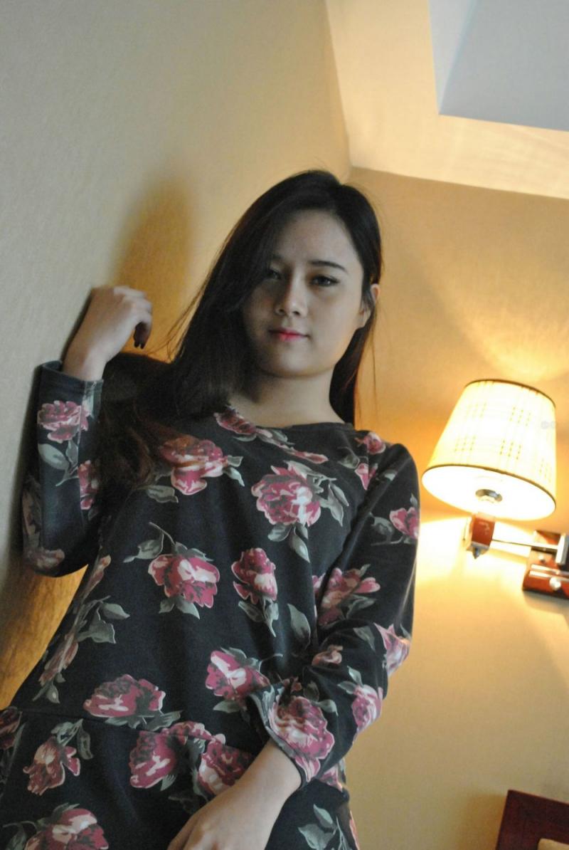 很有良家的感觉 奶子看上去很大