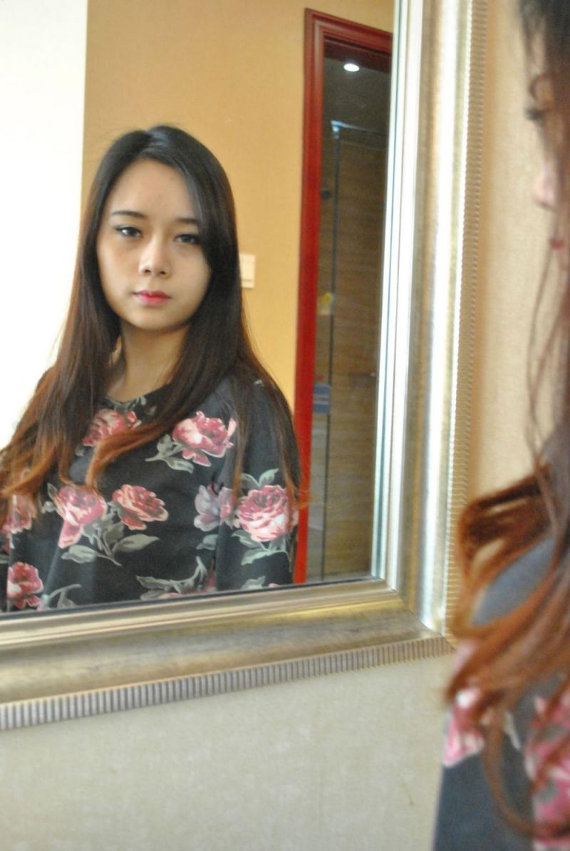 很有良家的感觉 奶子看上去很大