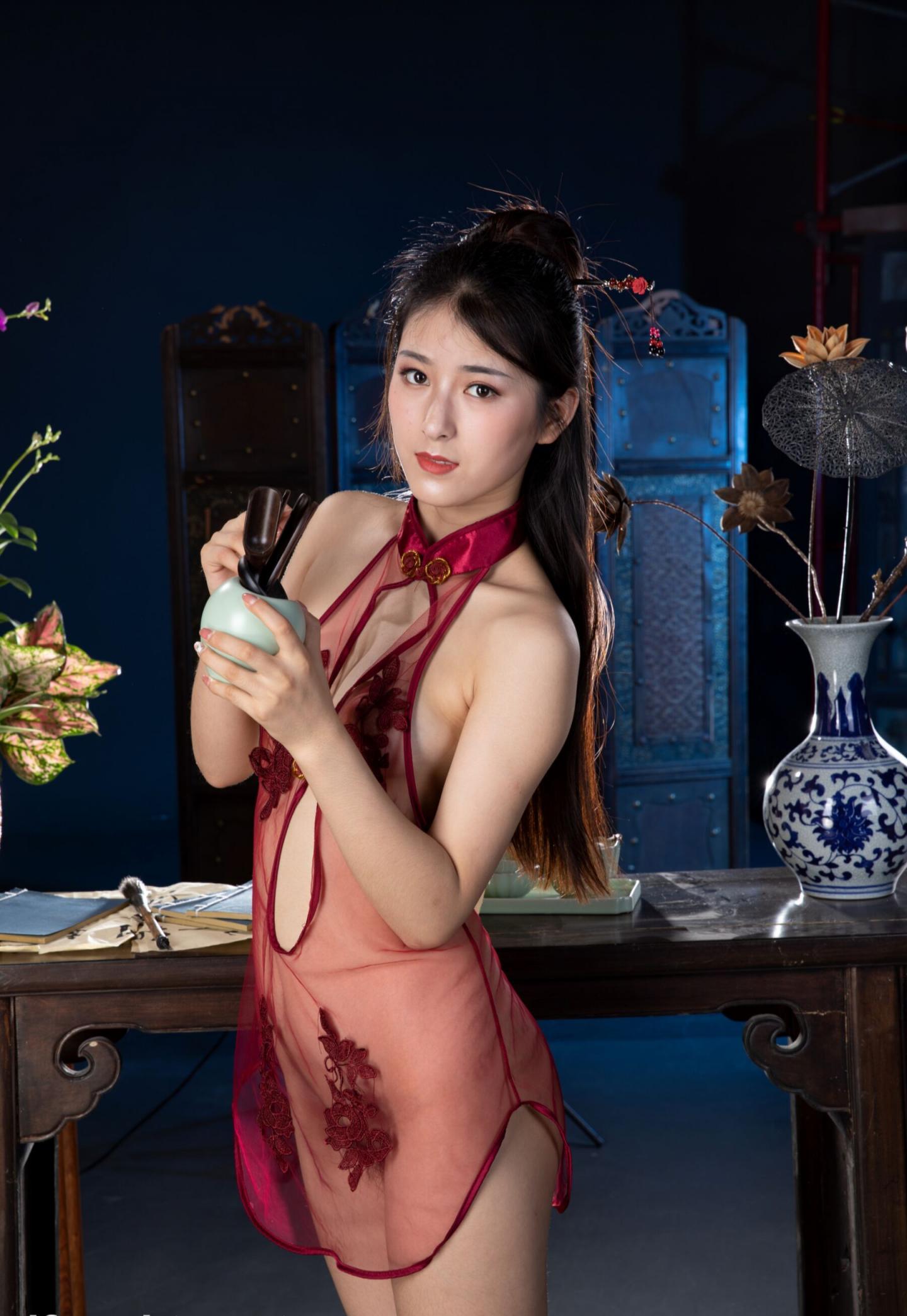 薄纱气质美少妇