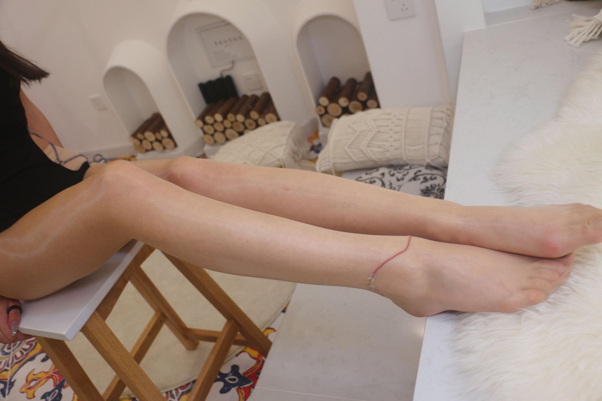 极品美腿穿上肉丝更迷人