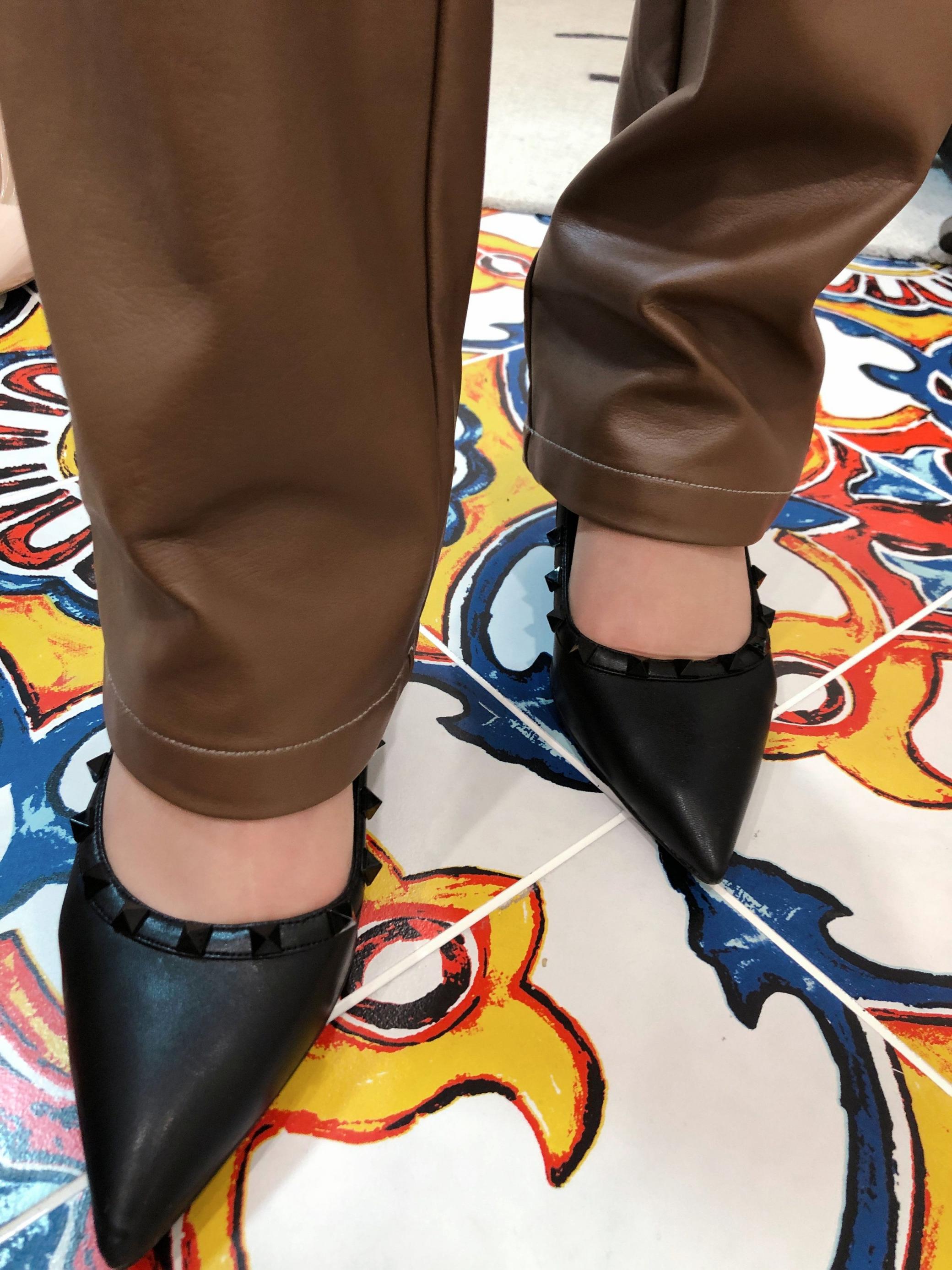 极品美腿穿上肉丝更迷人