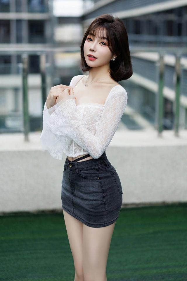 徐莉芝灰色丝袜美腿撩人心怀