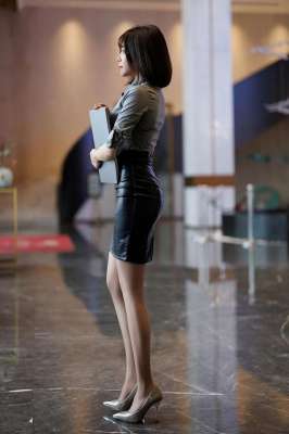 徐莉芝灰色丝袜美腿撩人心怀