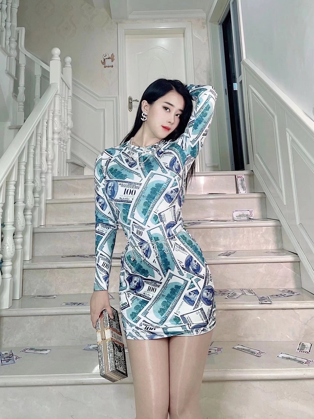 张贺玉翘臀杨柳腰风情写真 20250609