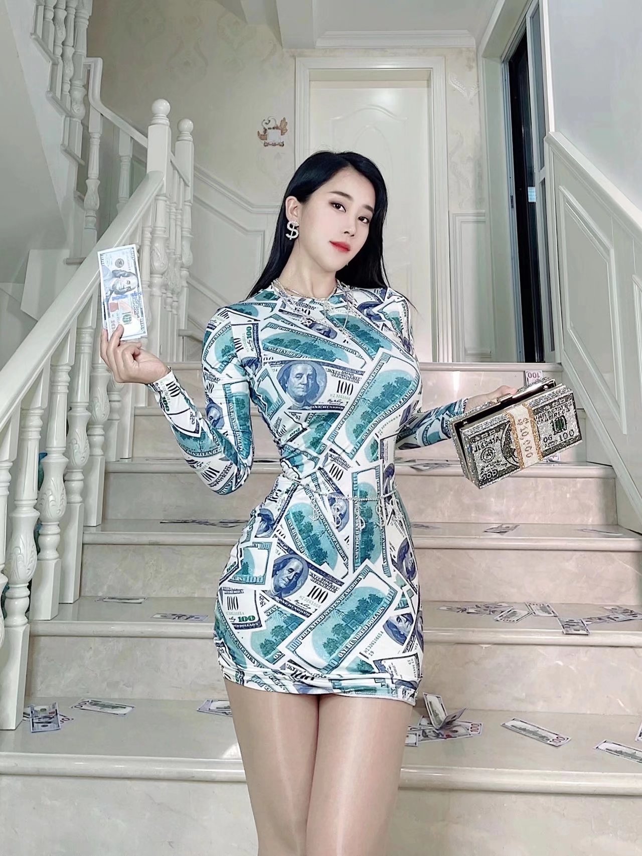 张贺玉翘臀杨柳腰风情写真 20250609