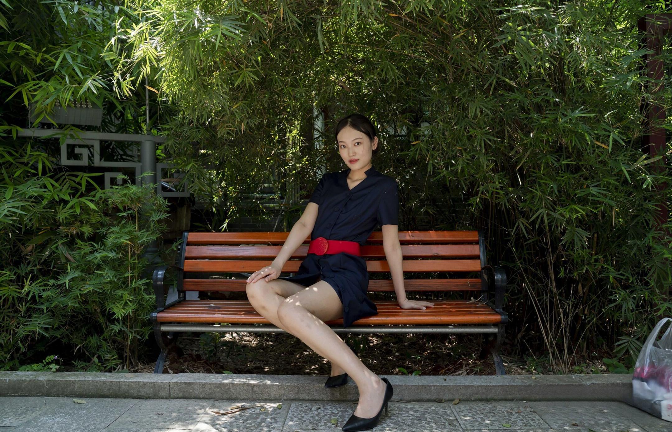 公园长椅上的漏出