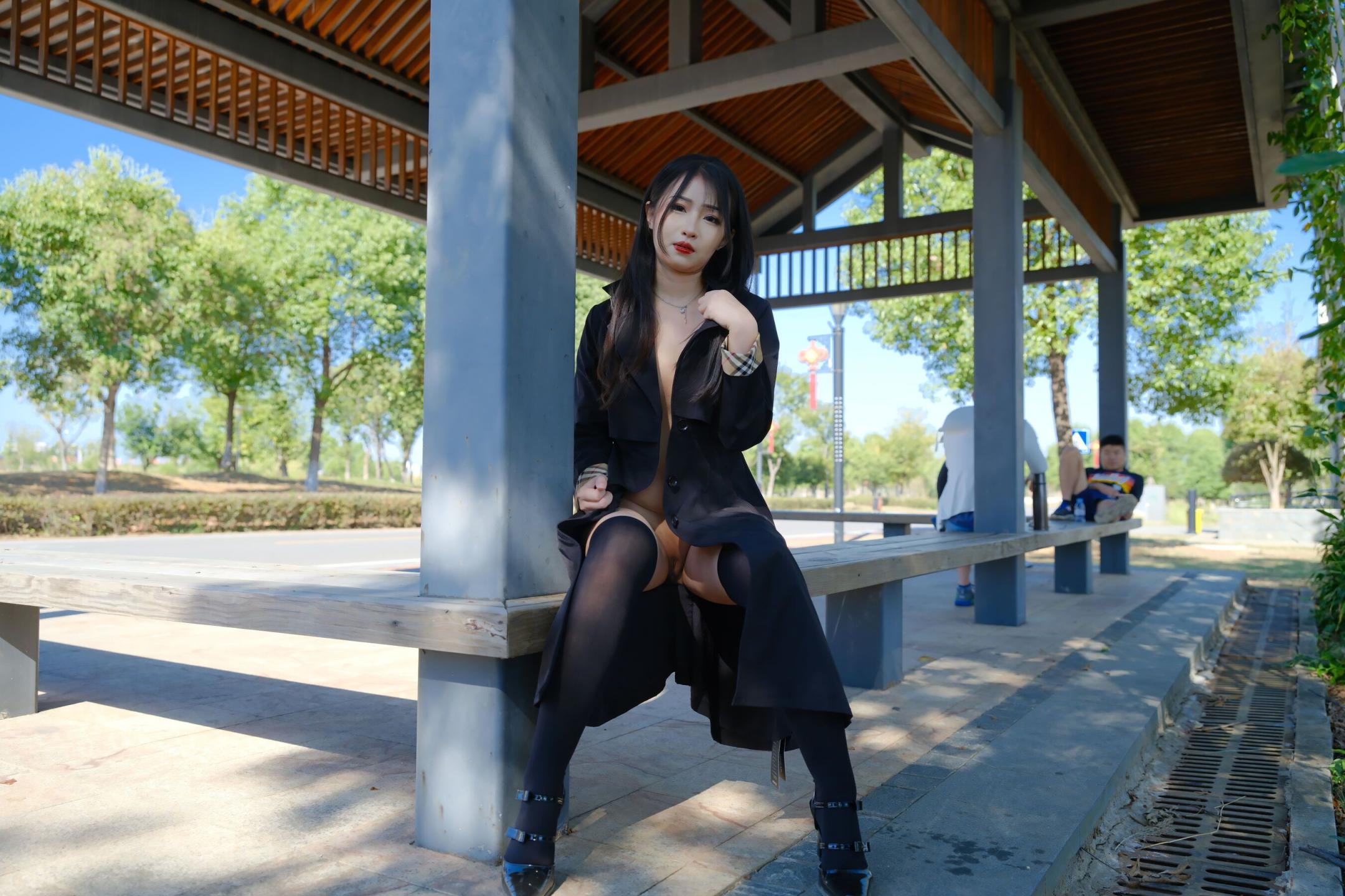 野外的黑丝是看着更爽
