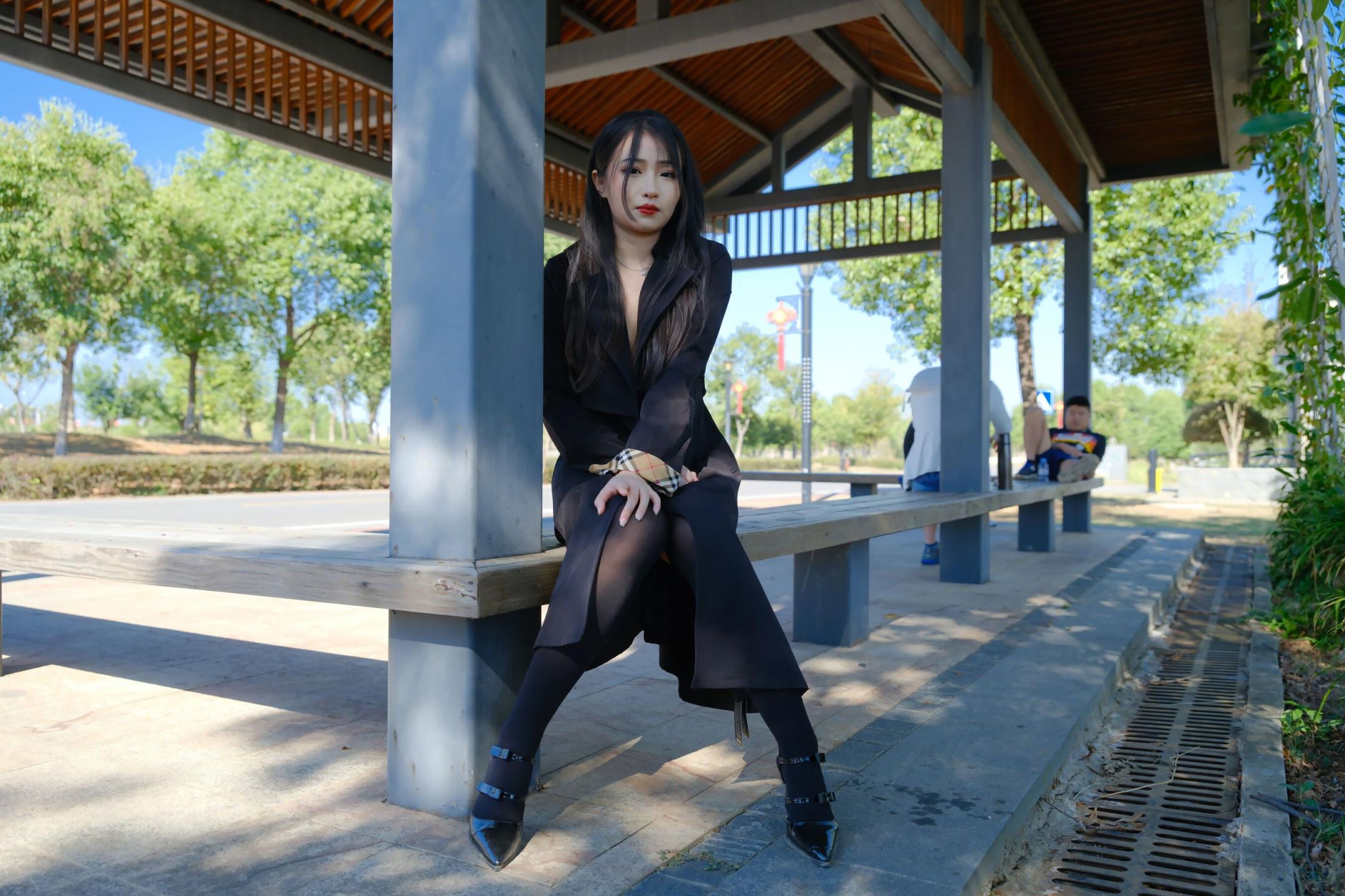 野外的黑丝是看着更爽