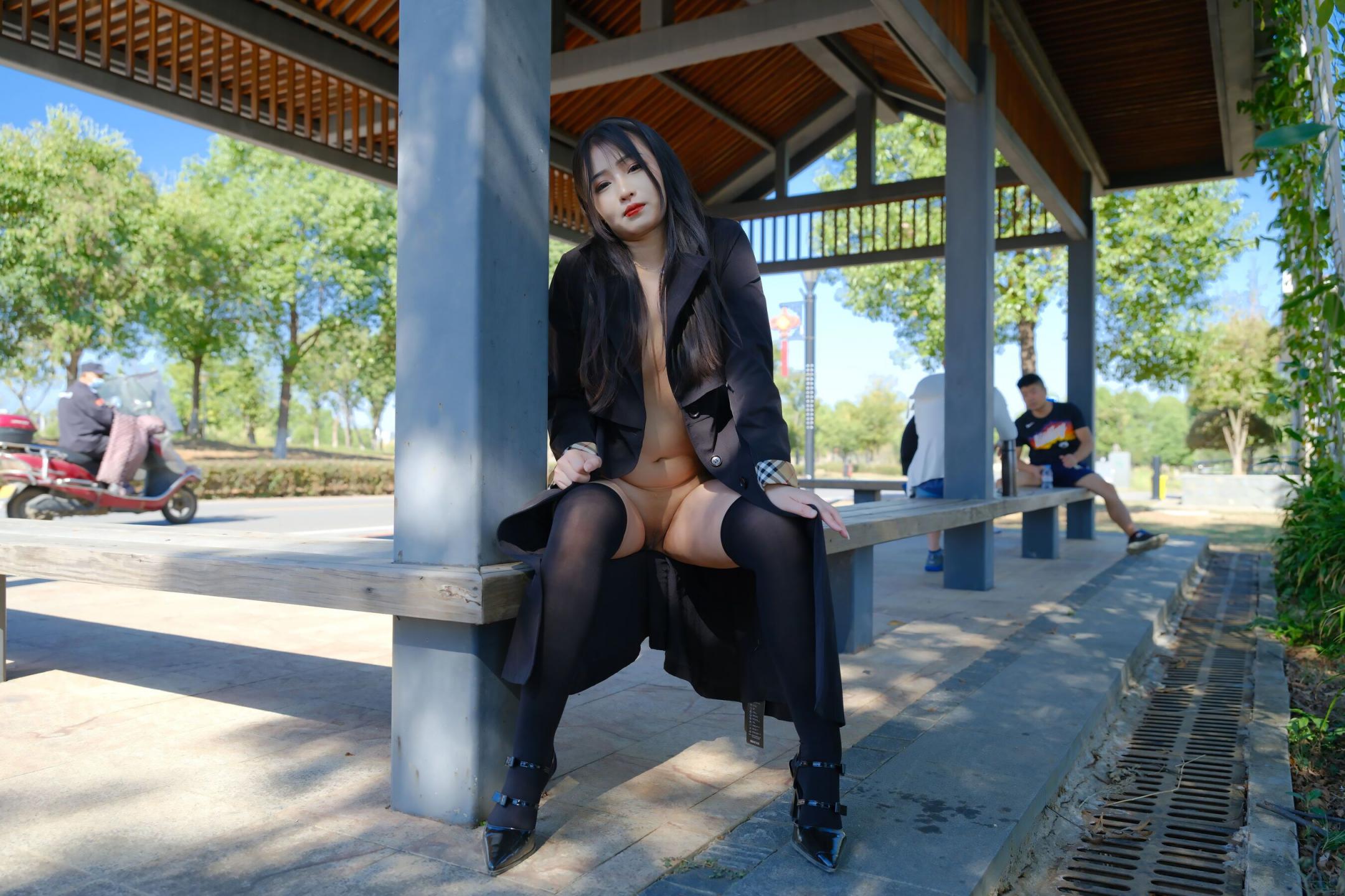 野外的黑丝是看着更爽