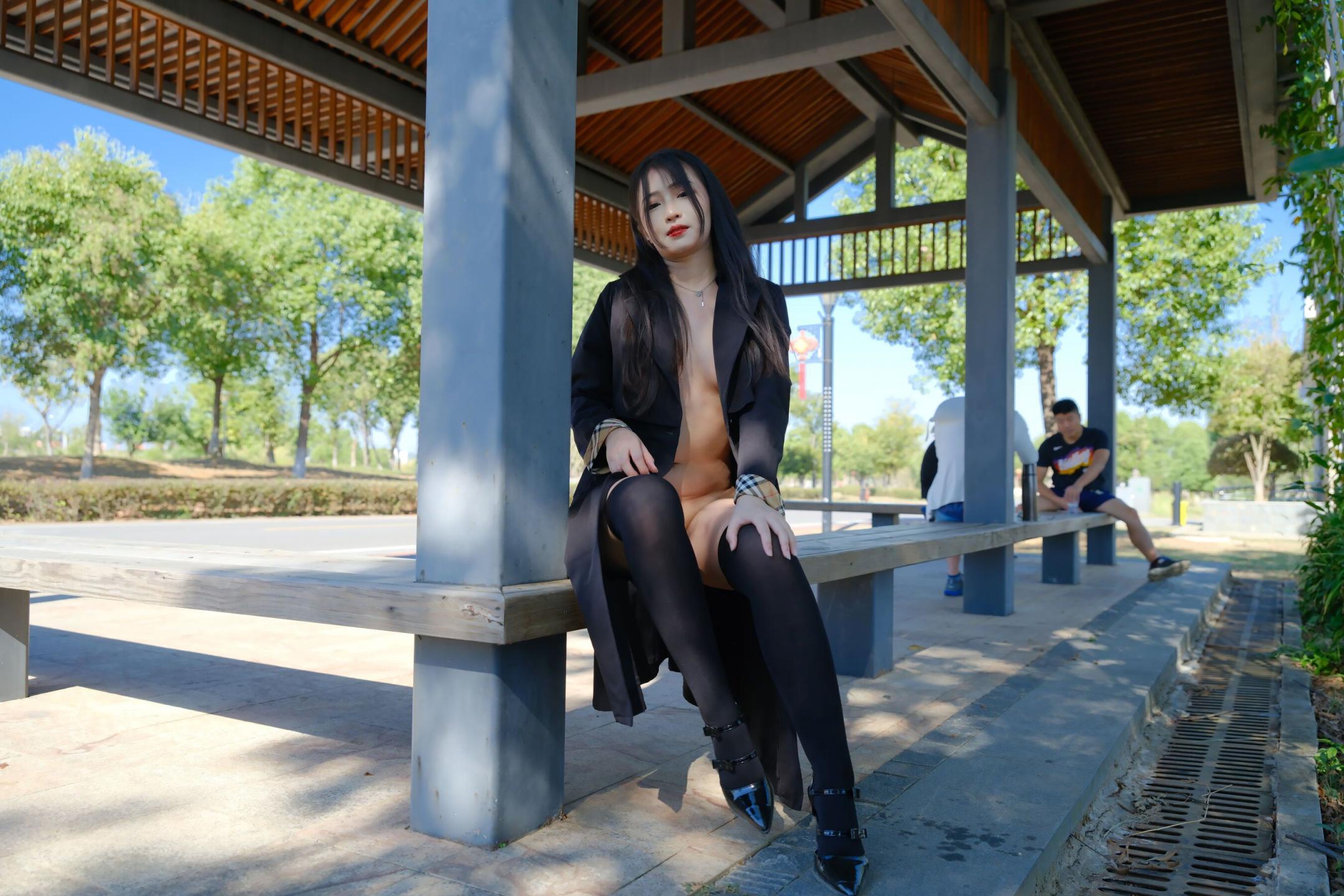 野外的黑丝是看着更爽